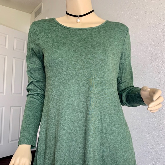 NWT GREEN LACE EDGED TUNIC-TOP, LONG SLEEVES - Picture 3 of 5